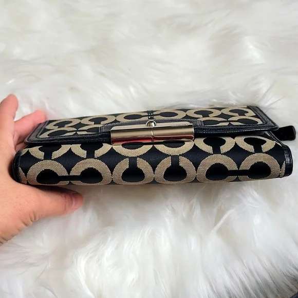 COACH - Picture 13 of 14